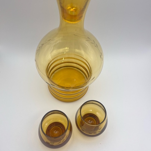Vintage Mid-Century Etched Elegant Amber Glass Petite Decanter/Glass Set - Picture 4 of 14
